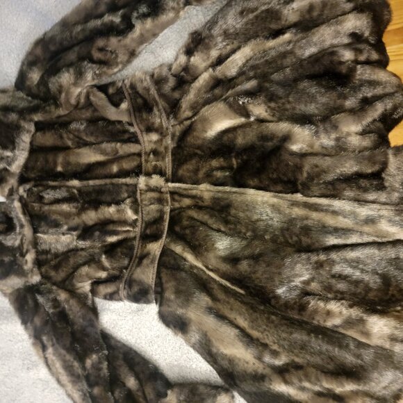 Beautiful Faux Fur Coat! - Picture 4 of 11